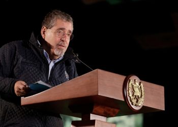 El presidente compartió los avances en programas de desarrollo presentados por los equipos de trabajo de Alta Verapaz. (Foto: Dickens Zamora)