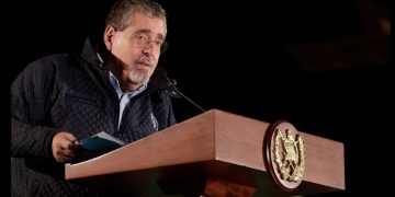 El presidente compartió los avances en programas de desarrollo presentados por los equipos de trabajo de Alta Verapaz. (Foto: Dickens Zamora)