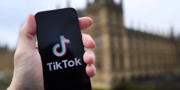 El objetivo de las nuevas medidas de TikTok es detectar y restringir las cuentas que difunden odio y violencia.