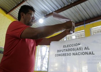 Los hondureños votan este domingo en unas elecciones cruciales para la democracia de ese país.