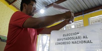 Los hondureños votan este domingo en unas elecciones cruciales para la democracia de ese país.