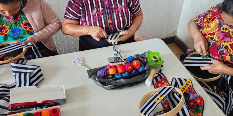 El taller busca que más mujeres preserven la técnica original. / Foto: MCD.