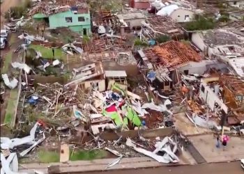 Al menos cinco muertos y unos 430 heridos tras el paso de un tornado en el sur de Brasil