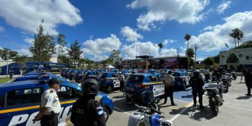 El Ministerio de Gobernación entregó 37 autopatrullas nuevas y 10 motocicletas a la Policía Nacional Civil. / Foto: PNC