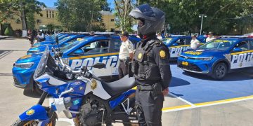Del total de vehículos entregados, 35 autopatrullas serán destinadas al Distrito Central, mientras que dos reforzarán la labor policial en Antigua Guatemala. / Foto: PNC