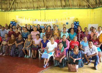 Comadronas fortalecen sus conocimiento en jornada impulsada por el Hospital de San Benito./Foto: MSPAS.