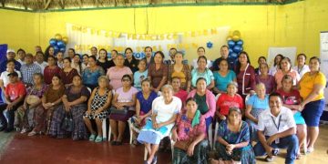Comadronas fortalecen sus conocimiento en jornada impulsada por el Hospital de San Benito./Foto: MSPAS.