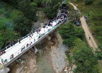 Inauguran puente vehicular en la comunidad Vega Grande, Cubulco, Baja Verapaz