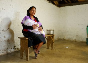 El Gobierno se propone concluir el año con la construcción de 50 mil pisos saludables en comunidades que estaban abandonadas.