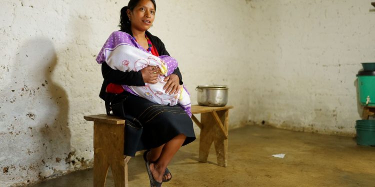 El Gobierno se propone concluir el año con la construcción de 50 mil pisos saludables en comunidades que estaban abandonadas.