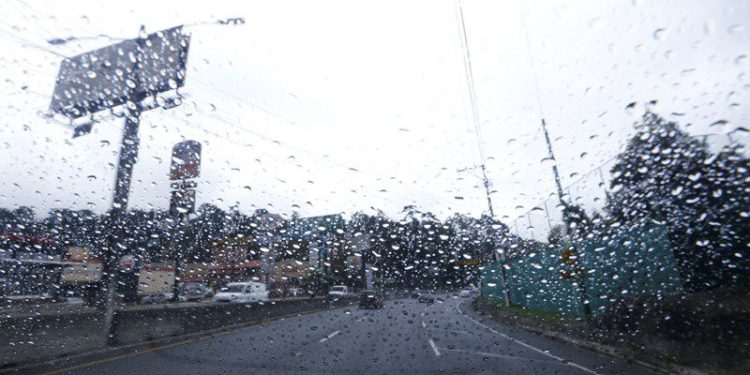 Las lluvias y lloviznas seguirán este fin de semana en el país. / Foto: archivo DCA.