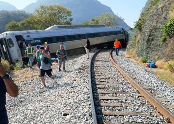 México abre investigación sobre causas del accidente de tren que dejó 13 muertos en Oaxaca