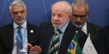 El presidente de Brasil, Lula da Silva, advirtió en la Cumbre del Mercosur de que una posible intervención militar en Venezuela sería una catástrofe humanitaria. / Foto: EFE.