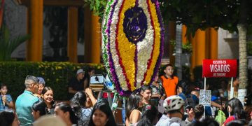 Arte floral y colorido llenan el Centro Histórico de Retalhuleu