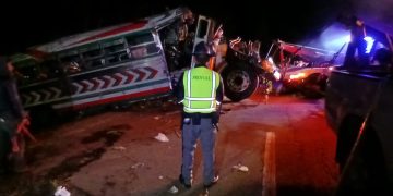 Cuerpos de socorro reportan al menos 15 personas fallecidas y 15 heridas en accidente de autobús en el km 174 de la ruta Interamericana.