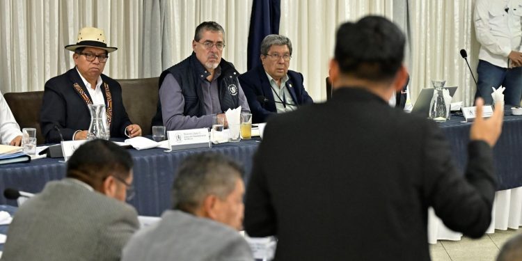 El presidente Bernardo Arévalo, durante la instalación del Gobierno Departamental de San Marcos, la instancia con la que el mandatario interactúa con el territorio. /Foto: Álvaro Interiano
