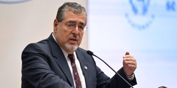 Presidente Bernardo Arévalo en la Ronda. / Foto: Álvaro Interiano