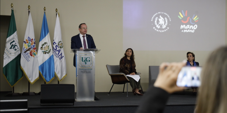 Primer encuentro sobre pobreza y malnutrición. / Foto: Mides