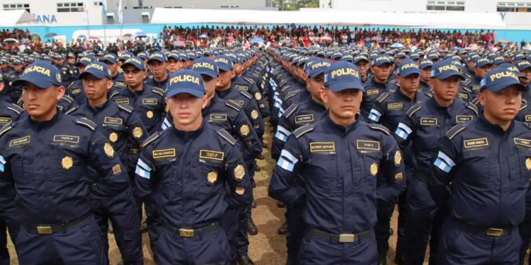 Personal de la PNC podrán recibir este aporte económico durante diciembre. / Foto: PNC