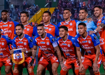 Presidente Arévalo muestra su apoyo a Xelajú MC antes de la final de la Copa Centroamericana