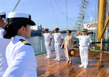 Construido en 1967 y botado al mar en 1968, el Buque Escuela ARC Gloria nació del deseo de la Armada colombiana por contar con un velero propio para la formación de sus marinos. / Foto: Ejército
