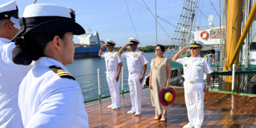 Construido en 1967 y botado al mar en 1968, el Buque Escuela ARC Gloria nació del deseo de la Armada colombiana por contar con un velero propio para la formación de sus marinos. / Foto: Ejército