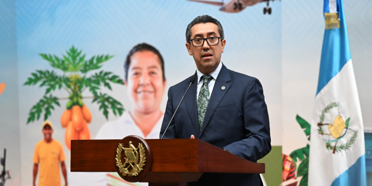 Jonathan Menkos, ministro de Finanzas Públicas. / Foto: Byron de la Cruz.