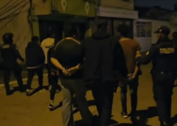 Seis detenidos presuntos integrantes de la banda. / Foto: PNC