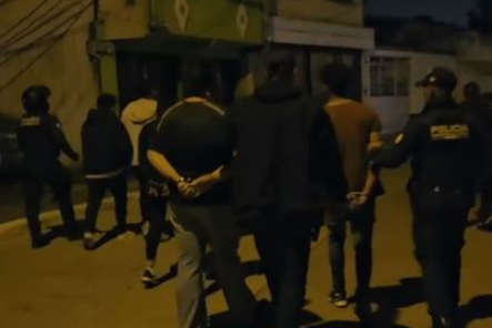 Seis detenidos presuntos integrantes de la banda. / Foto: PNC