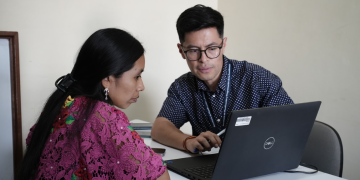 Segeplan realiza talleres para apoyar a los becarios preseleccionados para completar su postulación. / Foto: Segeplan.