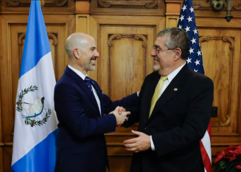 Embajada de EE. UU. destaca agradecimiento de administrador de la DEA al presidente Arévalo