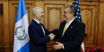 Embajada de EE. UU. destaca agradecimiento de administrador de la DEA al presidente Arévalo