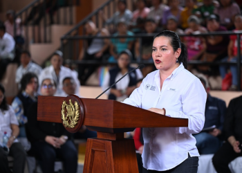 María Fernanda Rivera, presentó los avances y resultados alcanzados por el MAGA en el marco de la iniciativa intersectorial Mano a Mano. / Foto: Byron de la Cruz