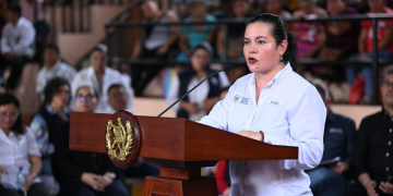 María Fernanda Rivera, presentó los avances y resultados alcanzados por el MAGA en el marco de la iniciativa intersectorial Mano a Mano. / Foto: Byron de la Cruz