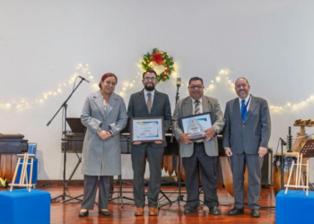 MCD entrega premios a maestros guatemaltecos del teatro y la música./Foto: MCD.