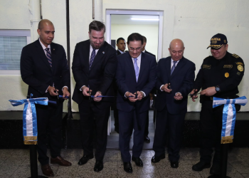 Autoridades de Mingob y la embajada estadounidense coincidieron en que la cooperación bilateral es clave para garantizar resultados sostenibles en el combate a la criminalidad. / Foto: Mingob