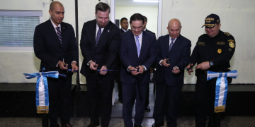 Autoridades de Mingob y la embajada estadounidense coincidieron en que la cooperación bilateral es clave para garantizar resultados sostenibles en el combate a la criminalidad. / Foto: Mingob