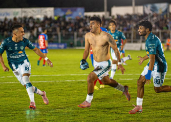 Antigua deja fuera a Xelajú MC y se mete a semifinales del Apertura 2025