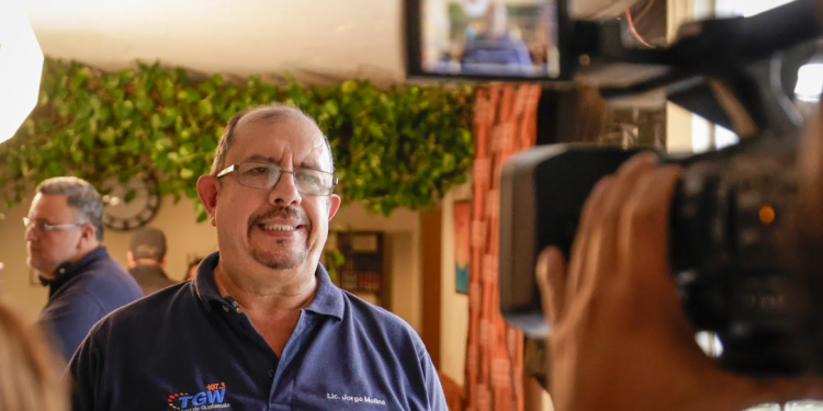 Jorge, Molina, director de TGW, en entrevista sobre TGWTV. / Foto: Dickéns Zamora.