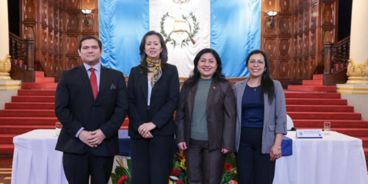 Minfin presentó Informe de riesgos fiscales 2026–2030 y su hoja de ruta