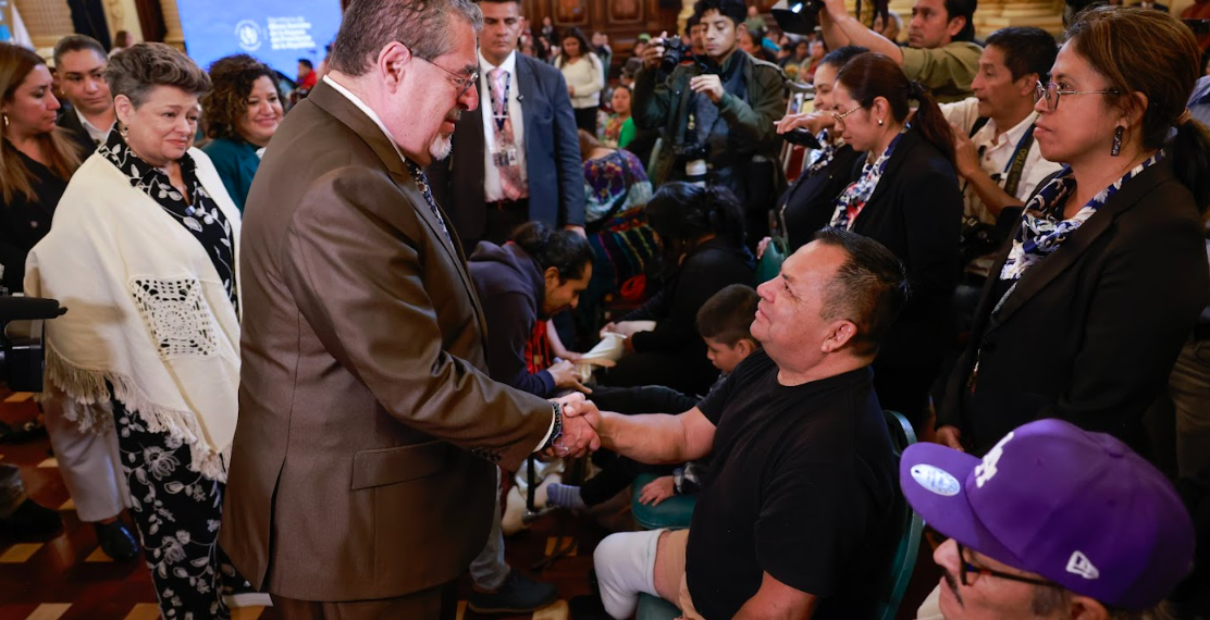 Presidente asiste a entrega de prótesis y aparatos auditivos por parte de SOSEP./Foto: Noé Pérez.