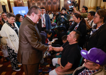 Presidente asiste a entrega de prótesis y aparatos auditivos por parte de SOSEP./Foto: Noé Pérez.