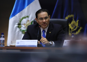 El ministro de Gobernación, Marco Antonio Villeda, quien presidió la reunión ordinaria de la Comisión Nacional para la Prevención de la Violencia Armada, destacó la importancia del encuentro. / Foto: Mingob.