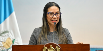 la secretaria de Comunicación Social de la Presidencia, Karina García Ruano, informa sobre plataforma Al pueblo se le responde.