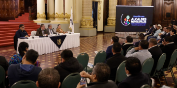 Presidente se reúne con alcaldes del país. / Foto: Dickéns Zamora