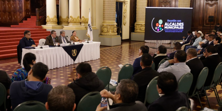 Presidente se reúne con alcaldes del país. / Foto: Dickéns Zamora