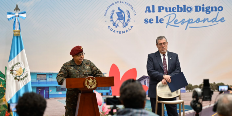 Martínez fue enfático al señalar que nunca se trató de enfrentamientos con comunidades, sino de ataques directos contra personal militar. / Foto: Álvaro Interiano