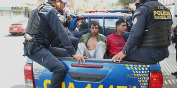 Los detenidos fueron identificados como César López, de 24 años, y Esvin Chamalé, de 27. / Foto: PNC