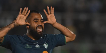 Antigua GFC vapulea a Aurora FC para clasificar a la final del Apertura 2025