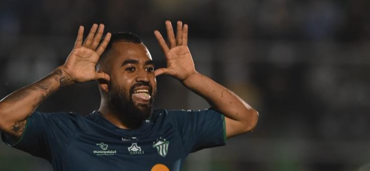 Antigua GFC vapulea a Aurora FC para clasificar a la final del Apertura 2025